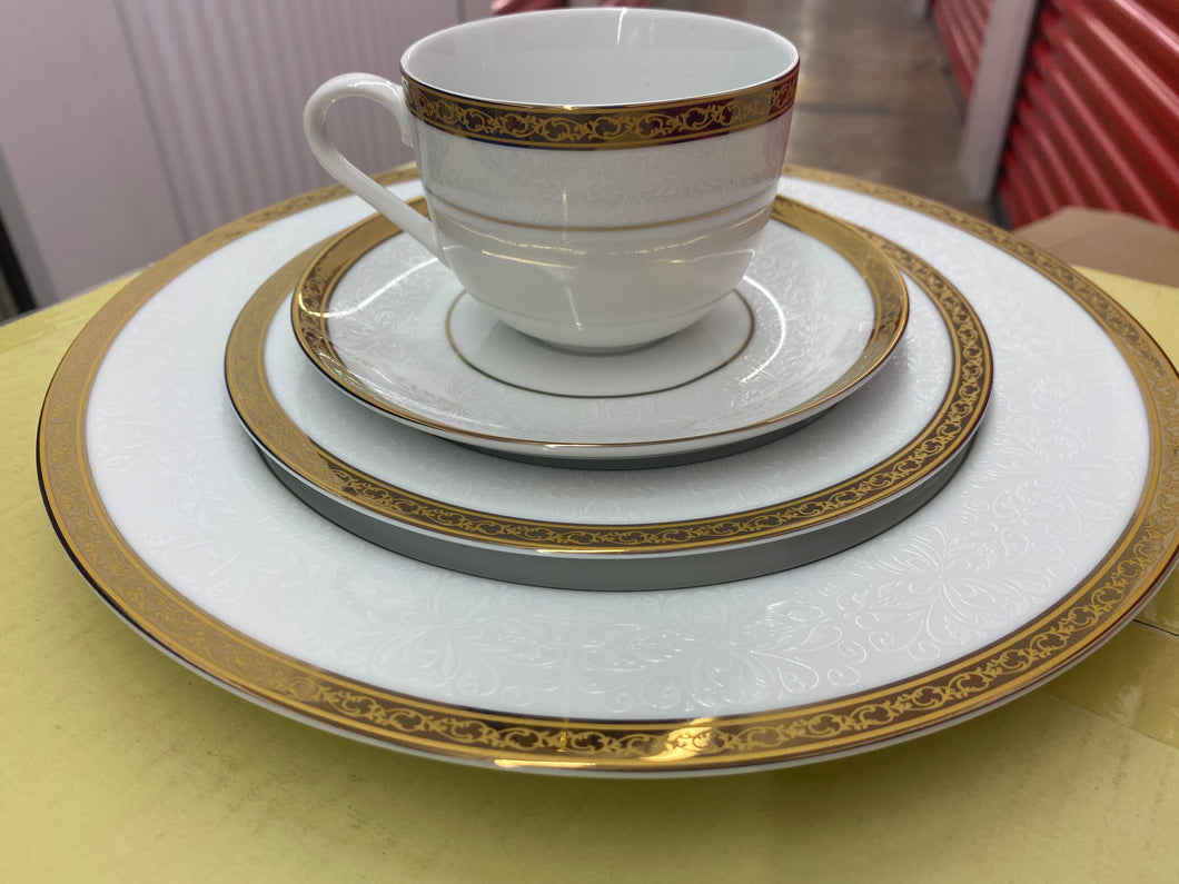 Golden Essences 20-Piece Premium Porcelain Dinnerware Set, Service for 4